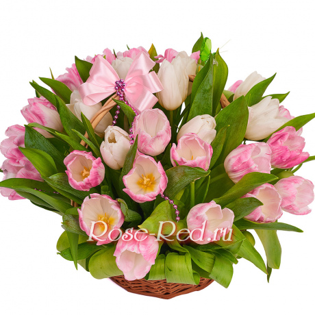 Корзиночка нежных тюльпанов
