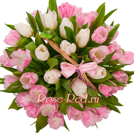 Корзиночка нежных тюльпанов